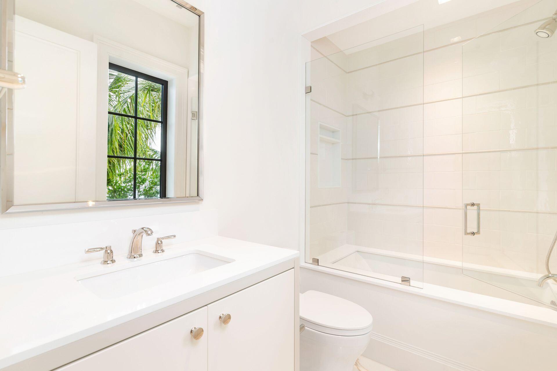 215 Summa St West Palm Beach, FL 33405 215 Summa St West Palm Beach, FL 33405