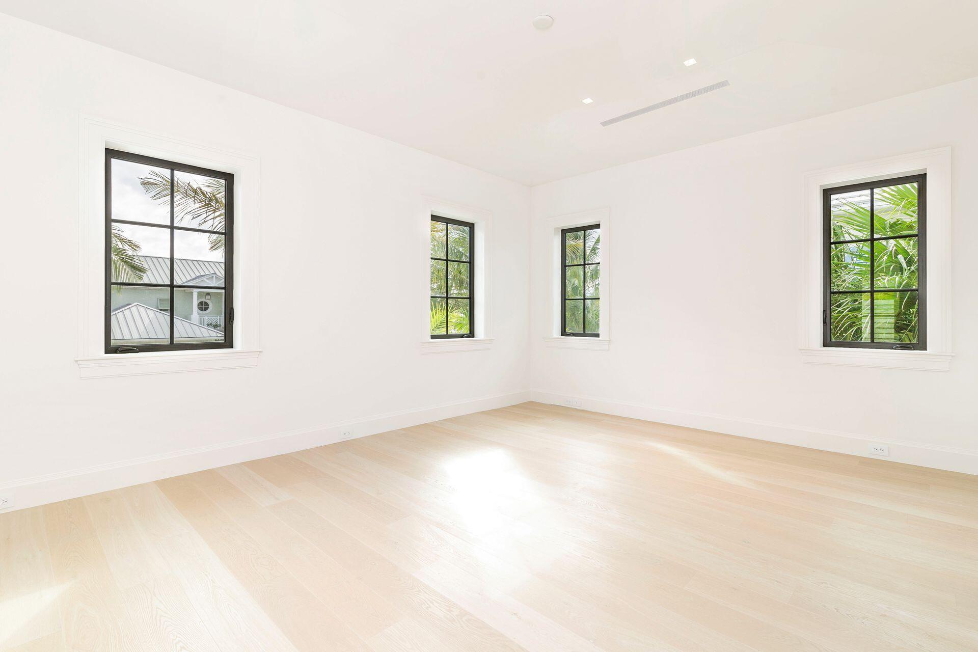 215 Summa St West Palm Beach, FL 33405 215 Summa St West Palm Beach, FL 33405