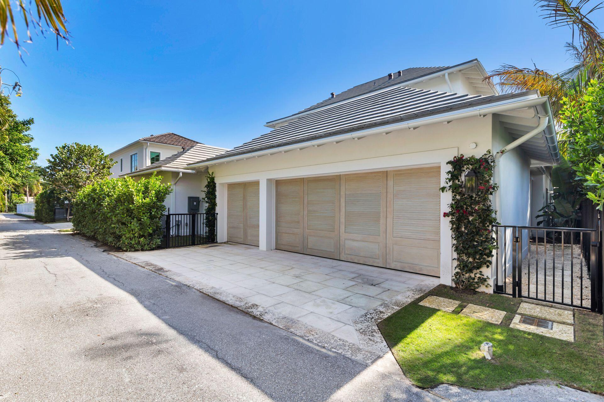215 Summa St West Palm Beach, FL 33405 215 Summa St West Palm Beach, FL 33405