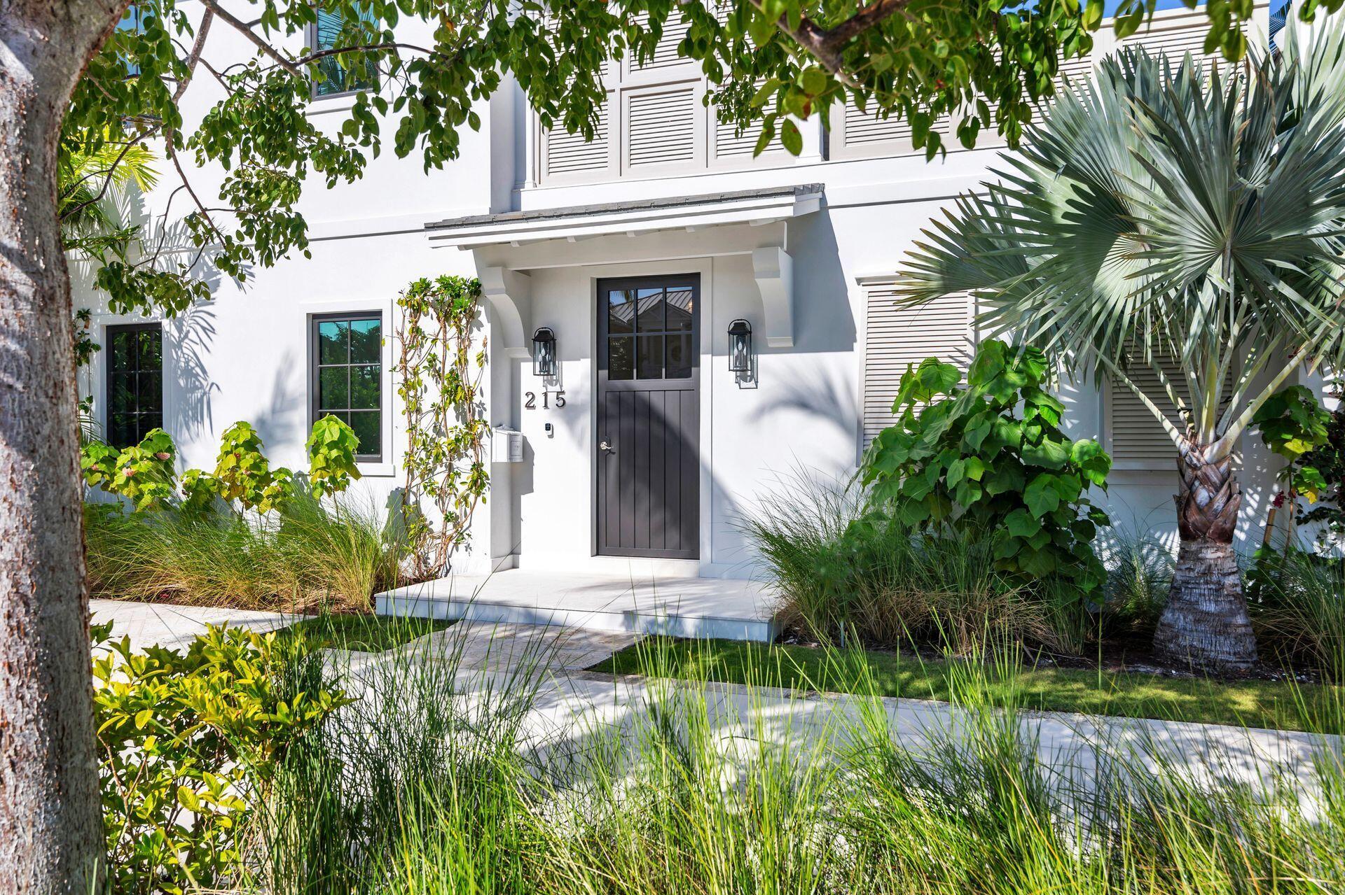 215 Summa St West Palm Beach, FL 33405 215 Summa St West Palm Beach, FL 33405