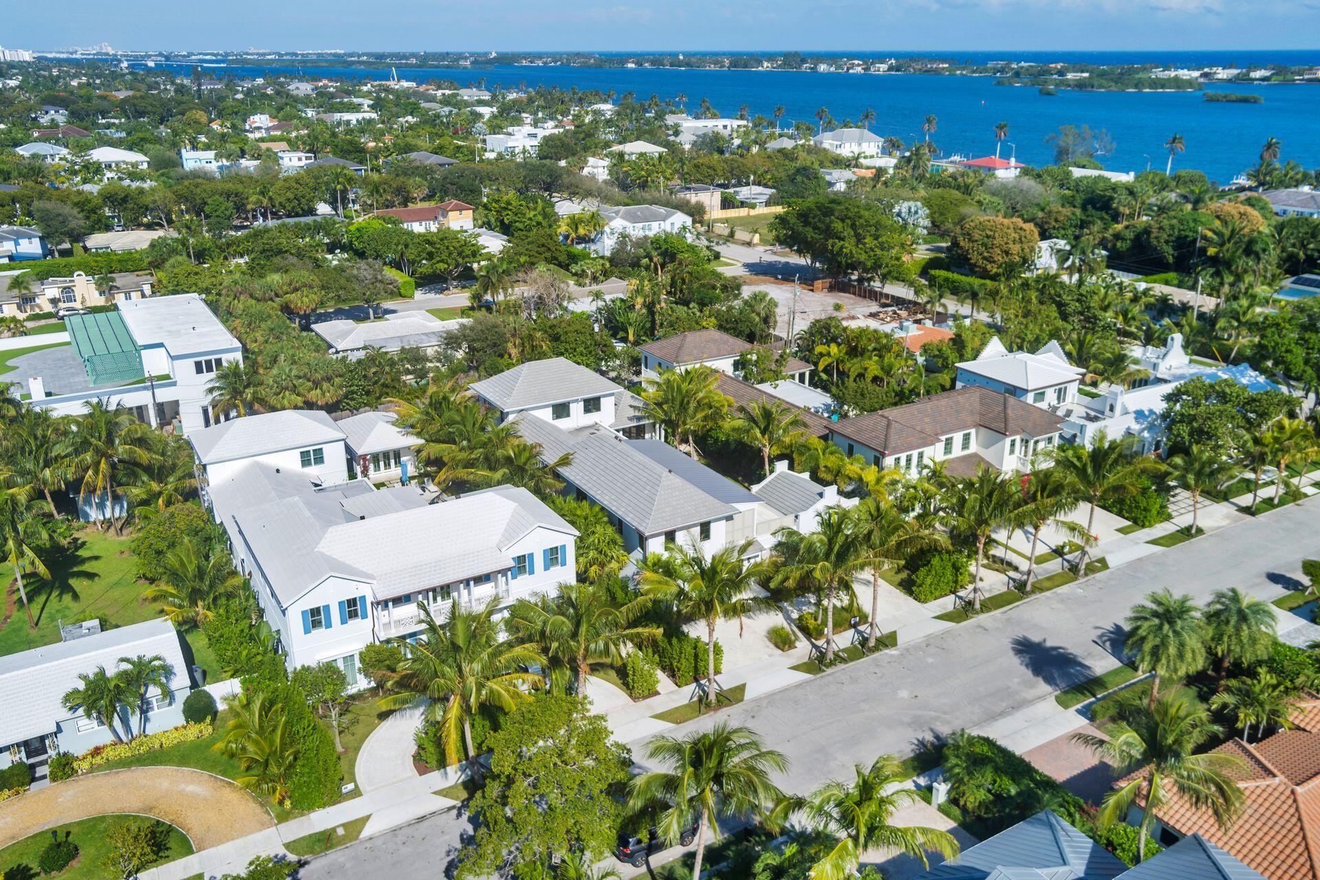 215 Summa St West Palm Beach, FL 33405 215 Summa St West Palm Beach, FL 33405