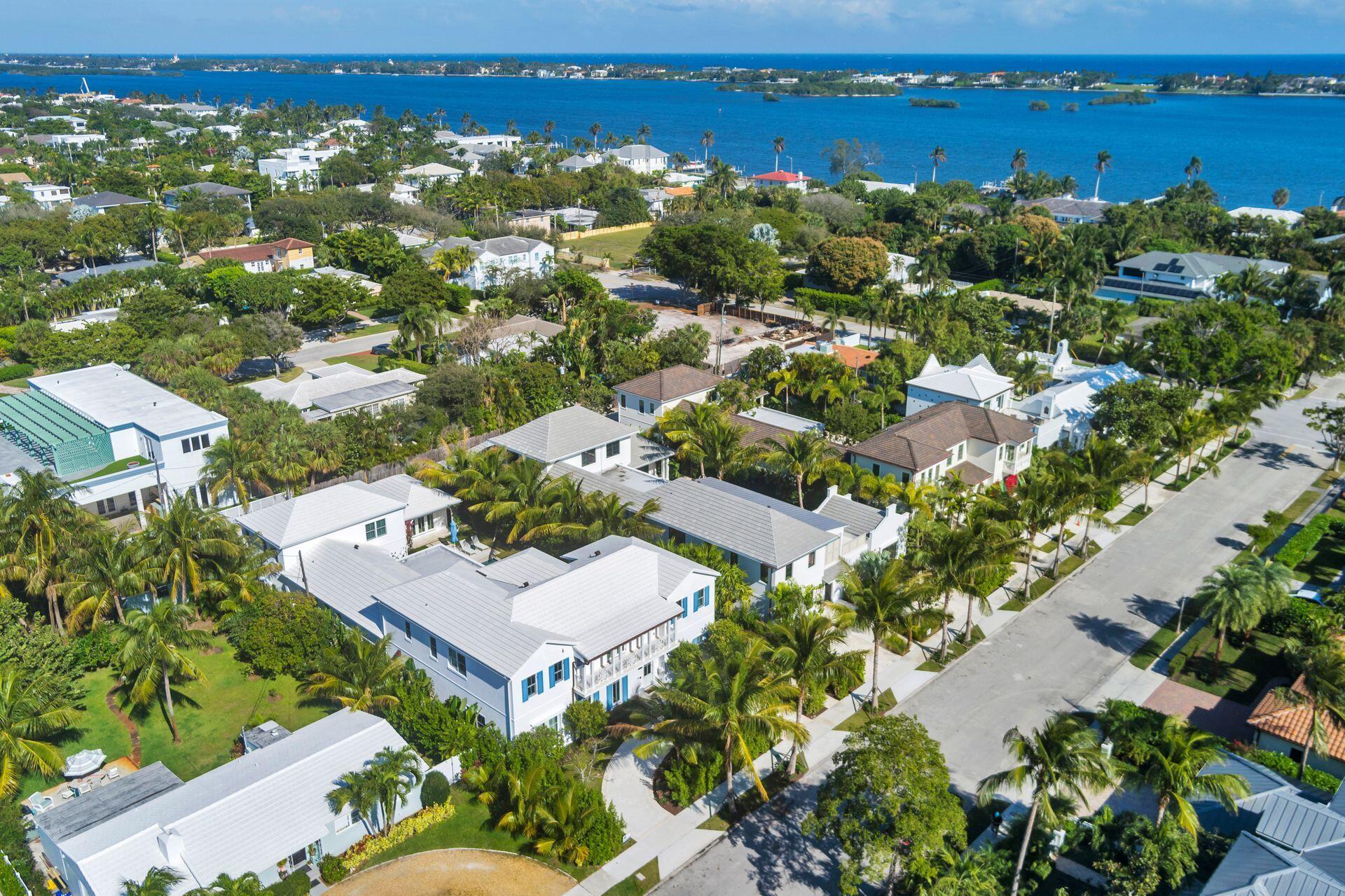 215 Summa St West Palm Beach, FL 33405 215 Summa St West Palm Beach, FL 33405