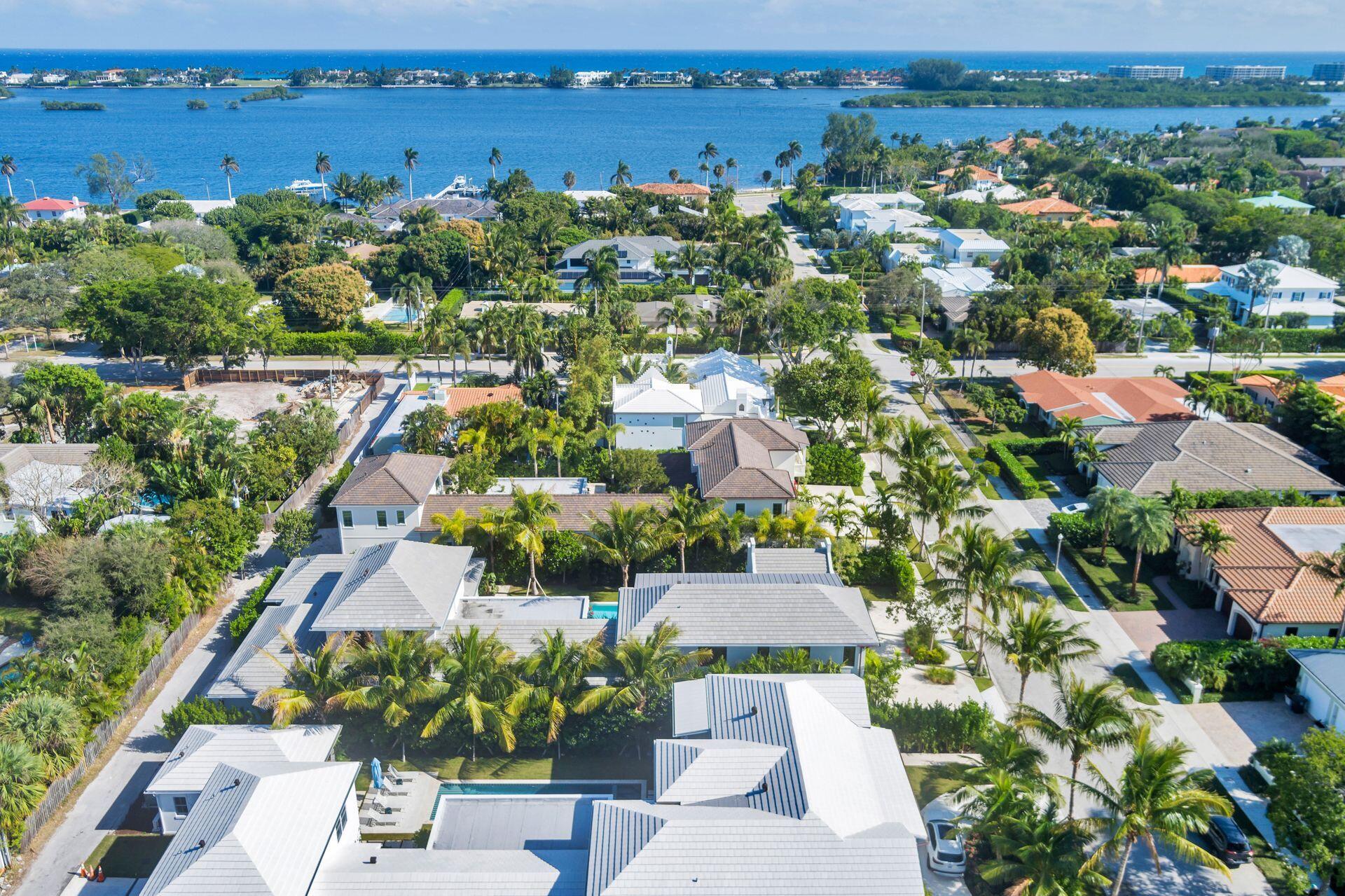 215 Summa St West Palm Beach, FL 33405 215 Summa St West Palm Beach, FL 33405