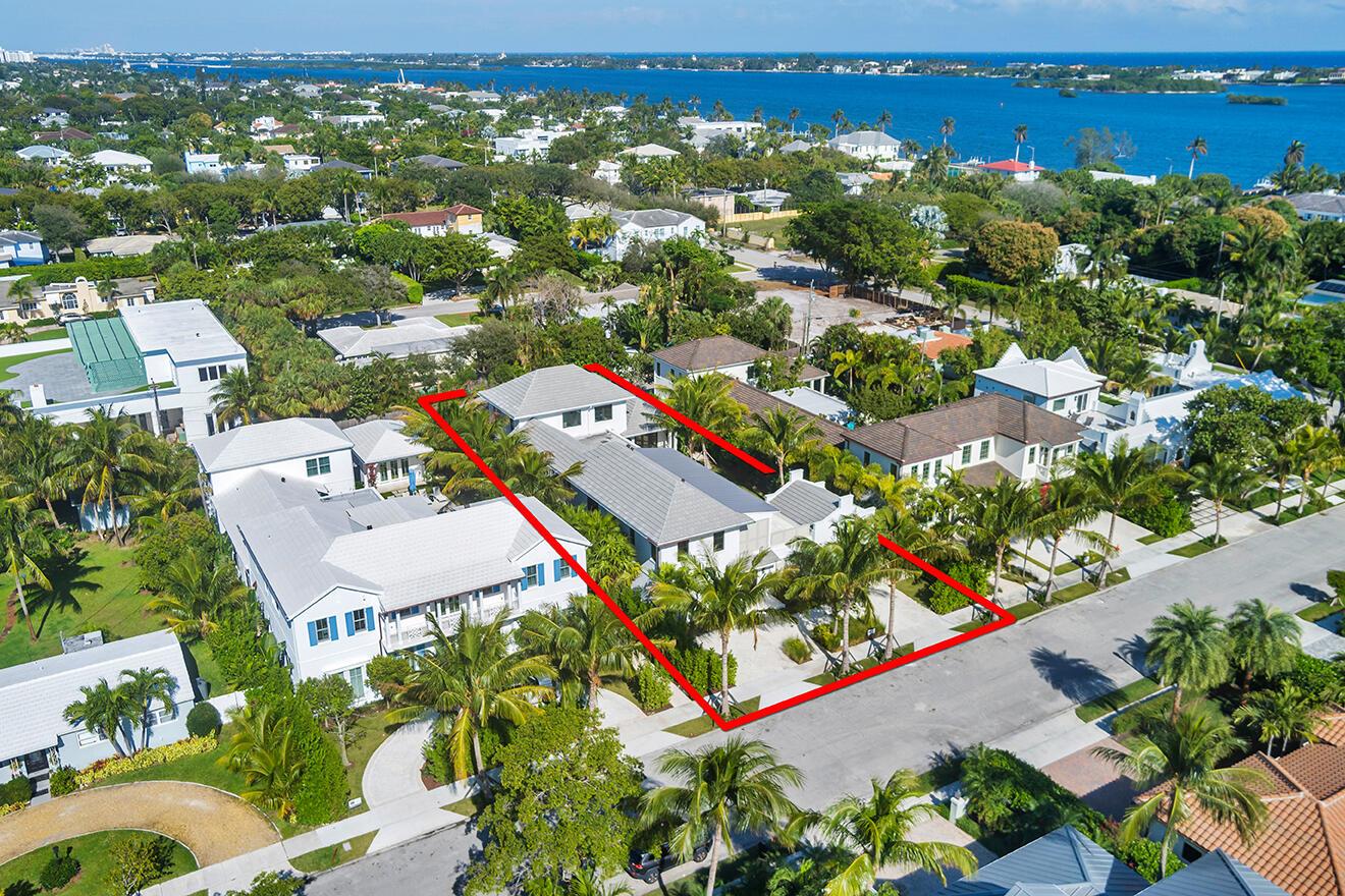215 Summa St West Palm Beach, FL 33405 215 Summa St West Palm Beach, FL 33405