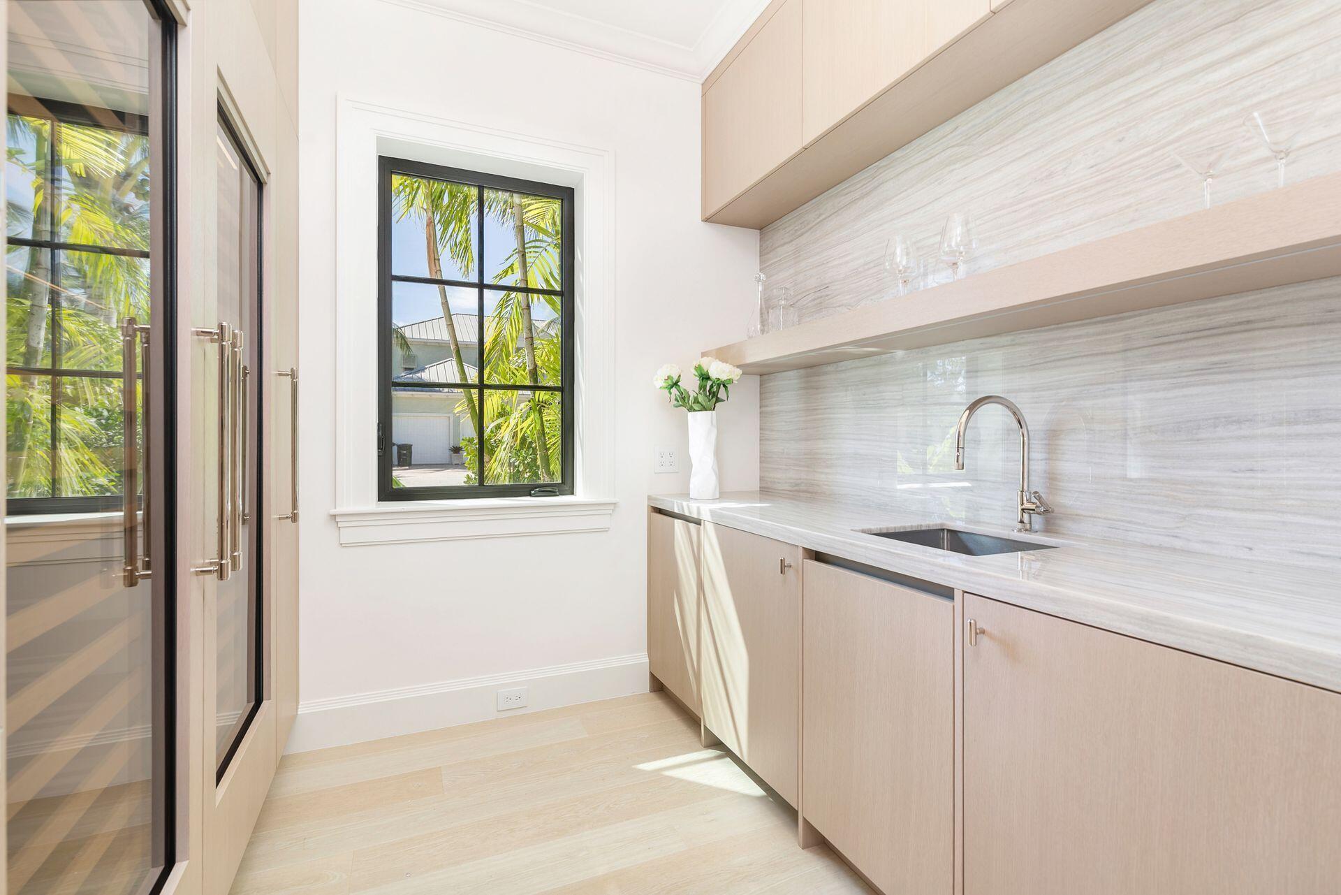 215 Summa St West Palm Beach, FL 33405 215 Summa St West Palm Beach, FL 33405