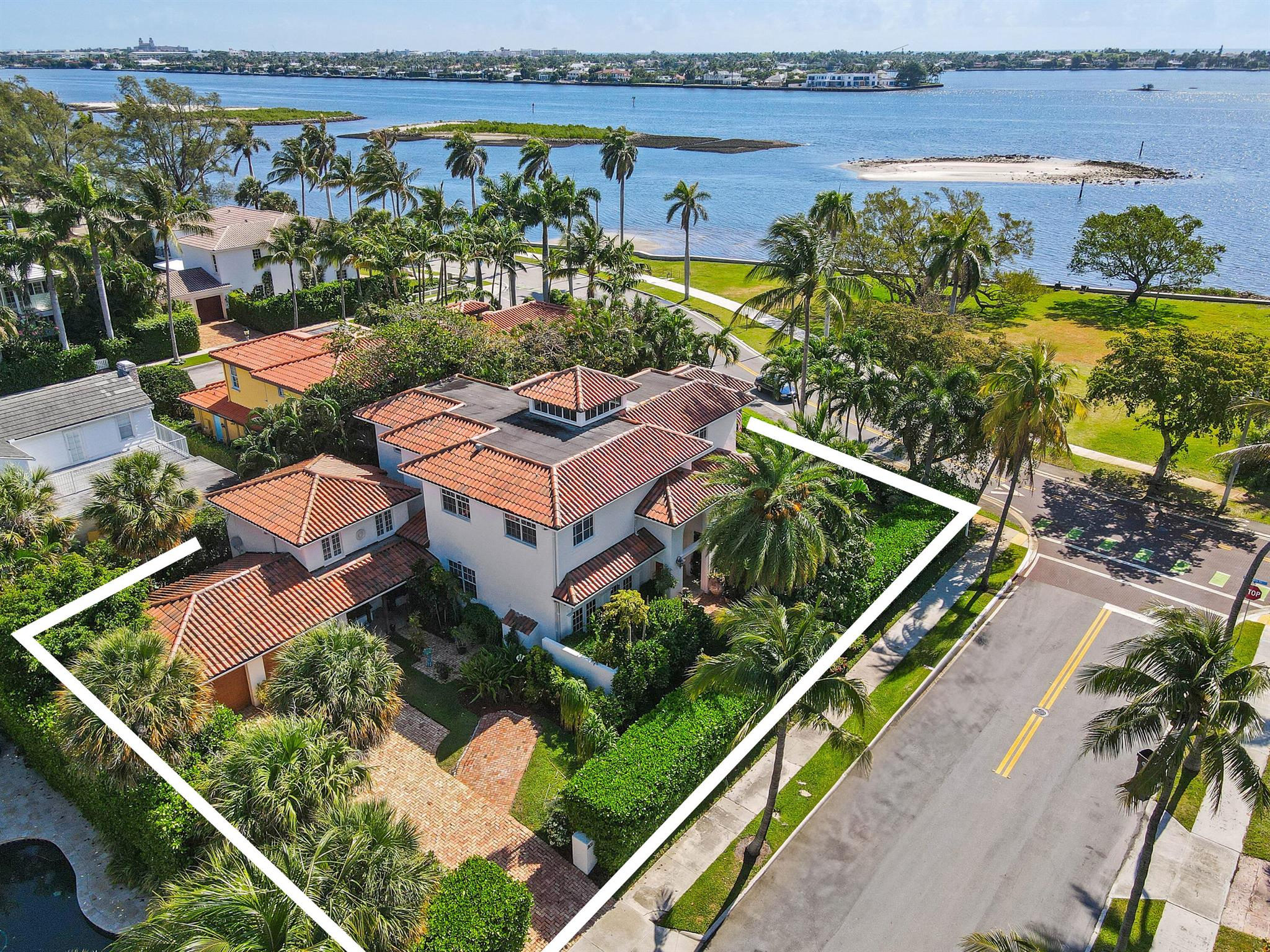 201 Avila Rd