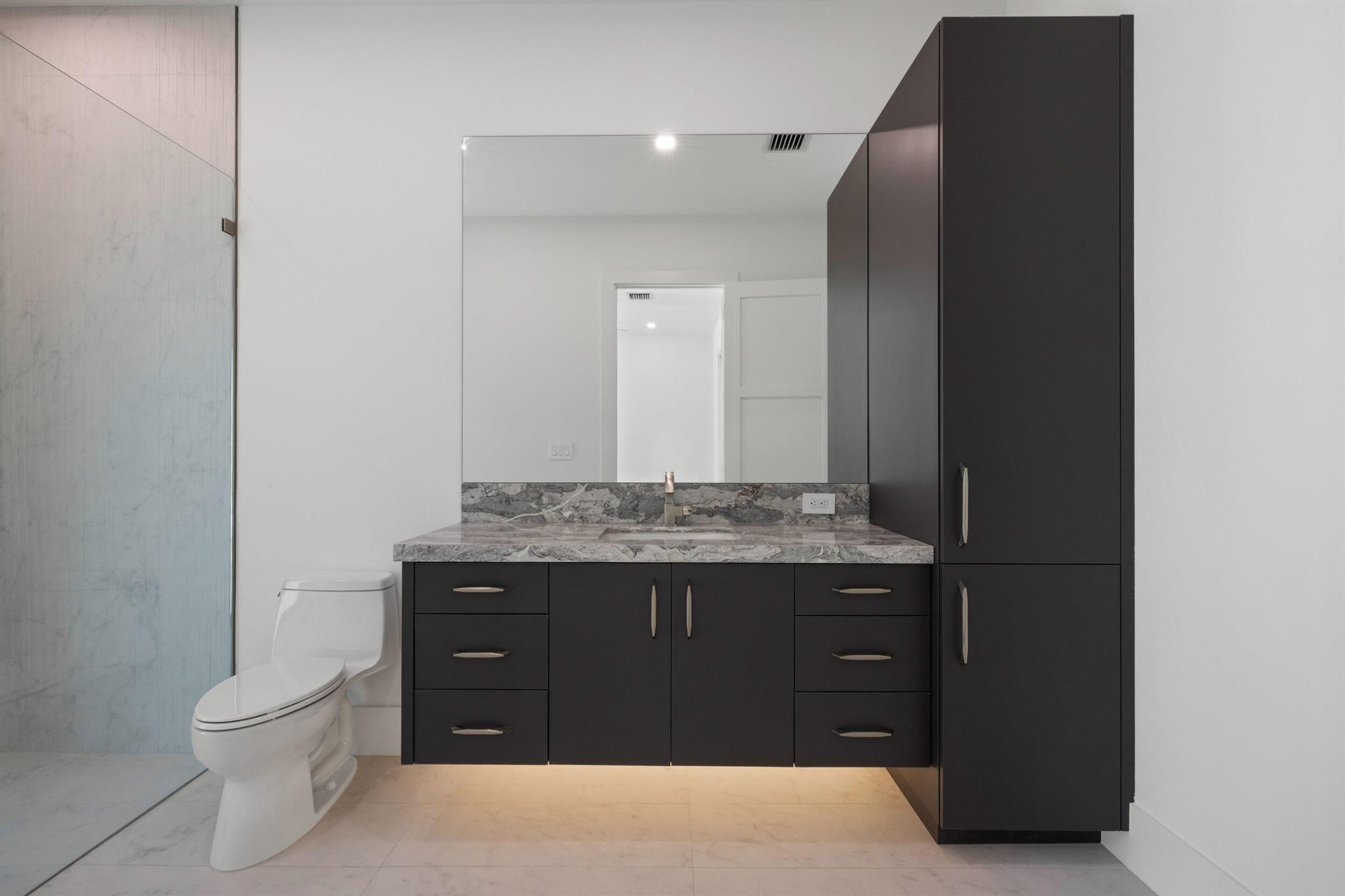 11721 Lake Shr Pl North Palm Beach, FL 33408