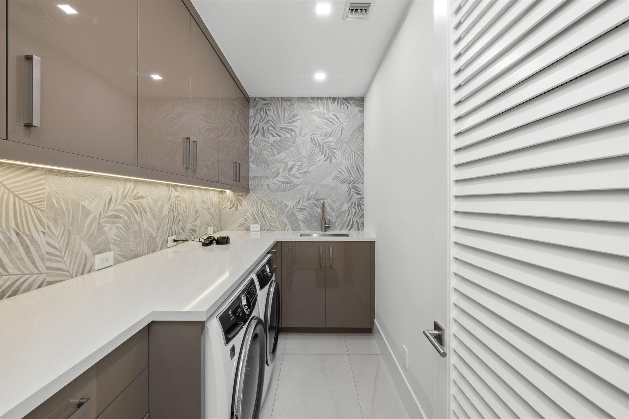 11721 Lake Shr Pl North Palm Beach, FL 33408