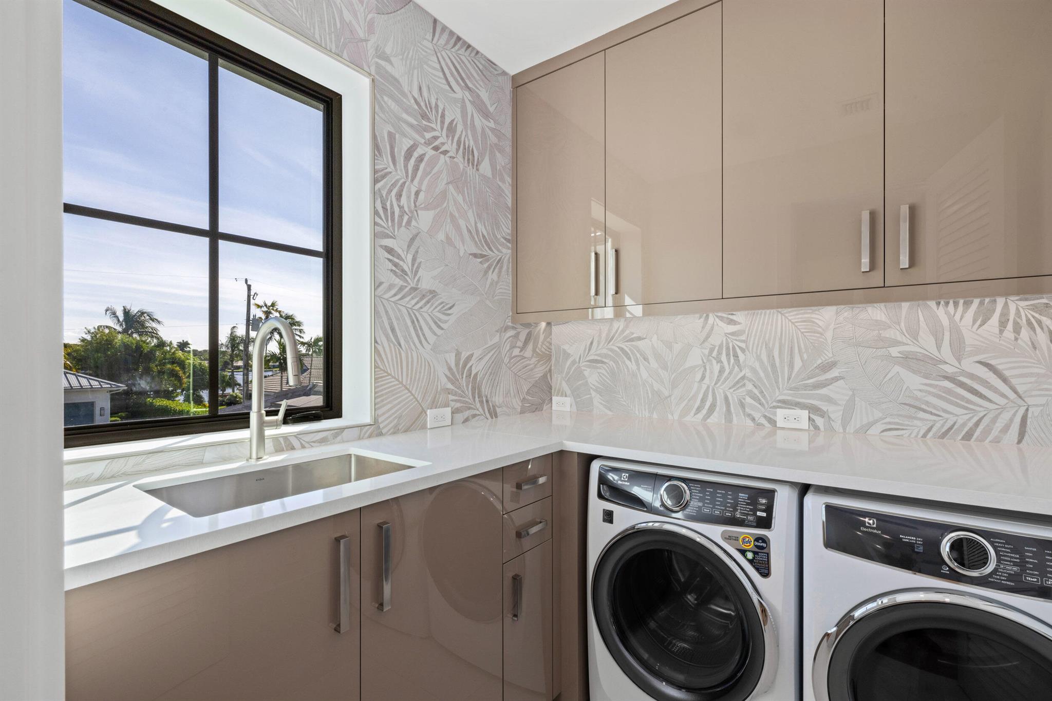 11721 Lake Shr Pl North Palm Beach, FL 33408