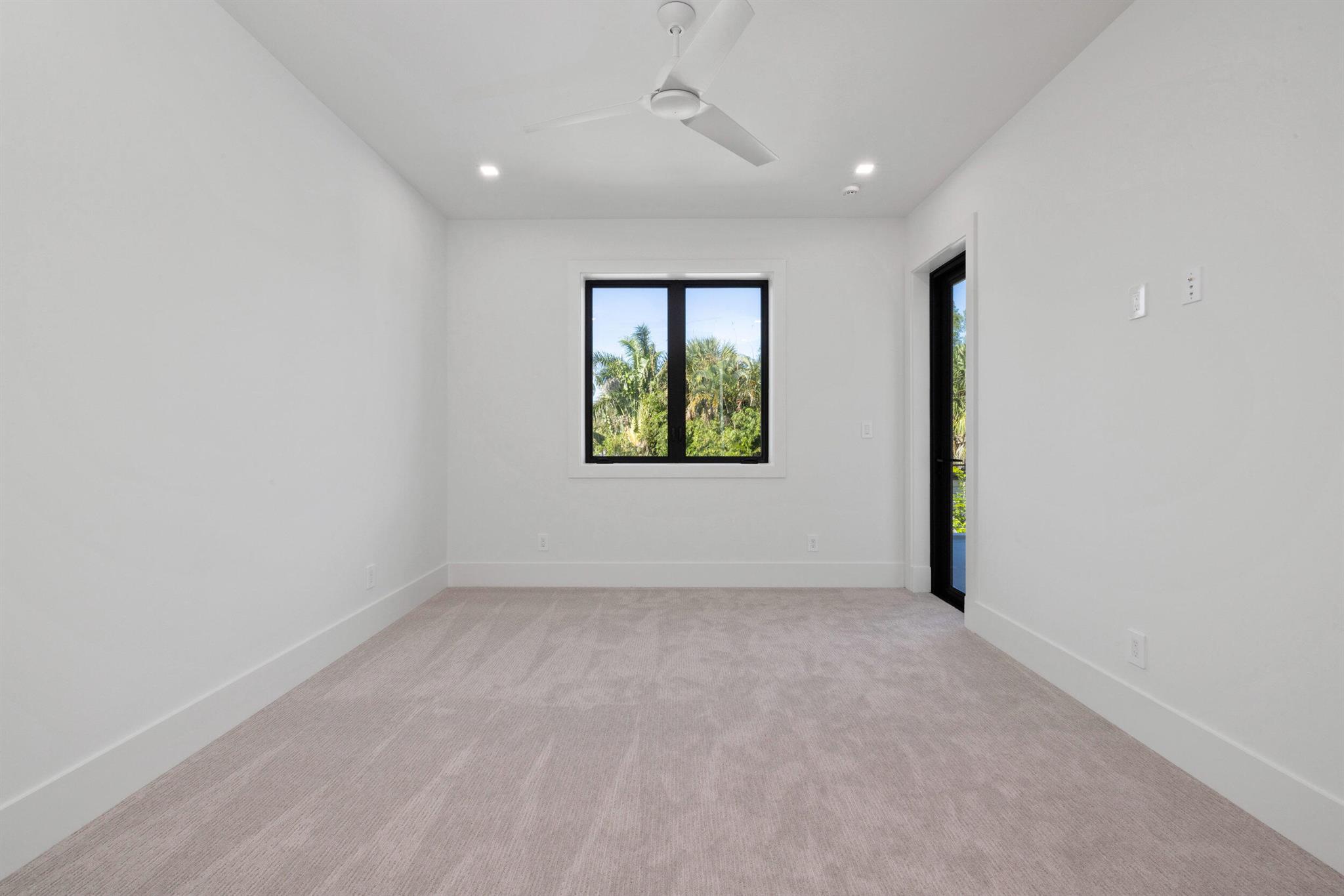 11721 Lake Shr Pl North Palm Beach, FL 33408