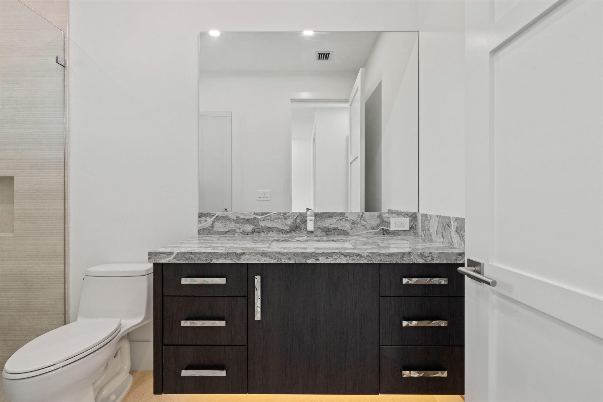 11721 Lake Shr Pl North Palm Beach, FL 33408