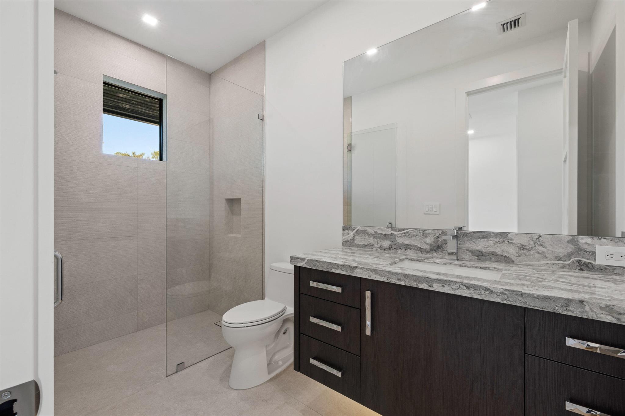 11721 Lake Shr Pl North Palm Beach, FL 33408