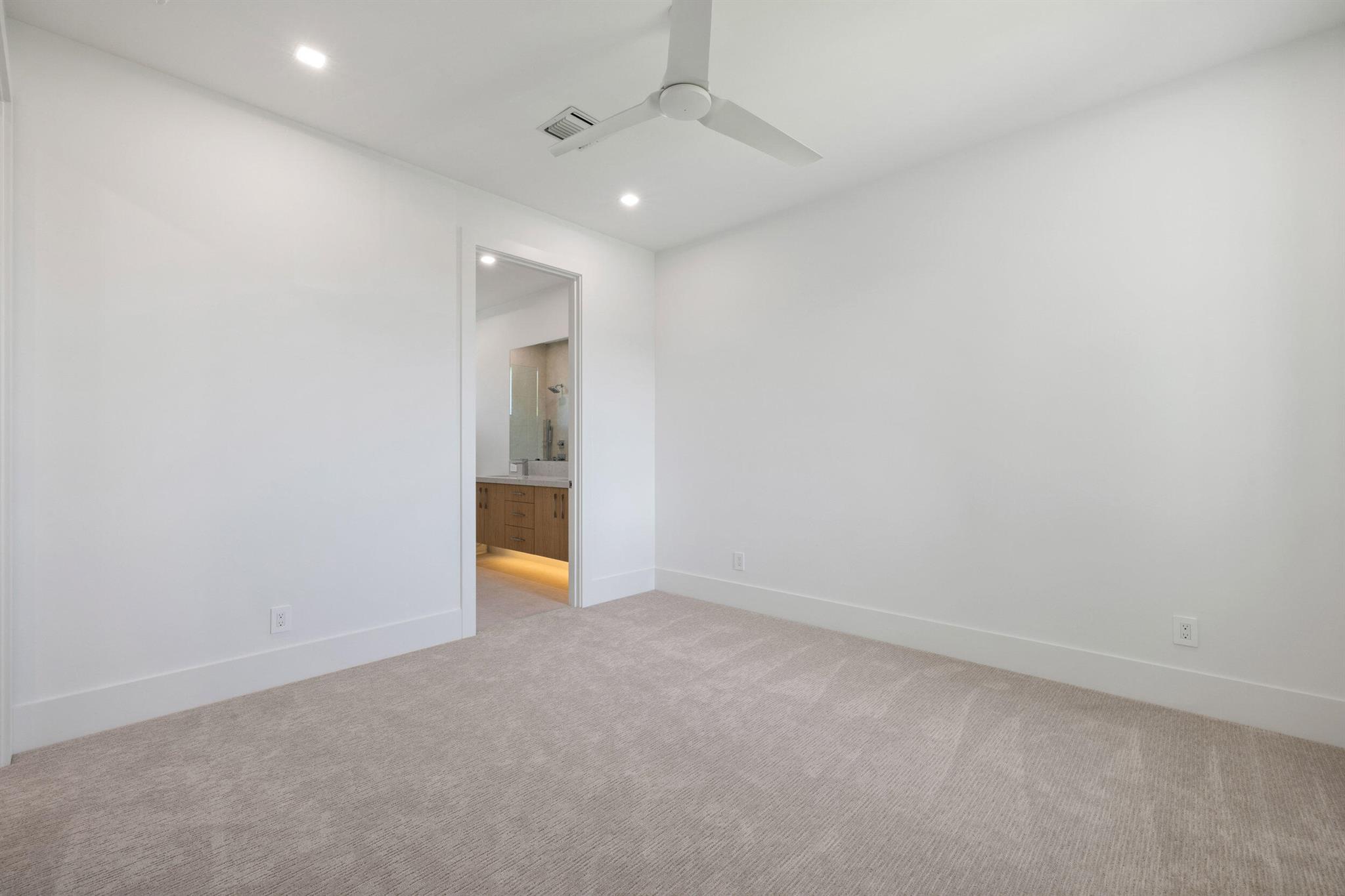 11721 Lake Shr Pl North Palm Beach, FL 33408