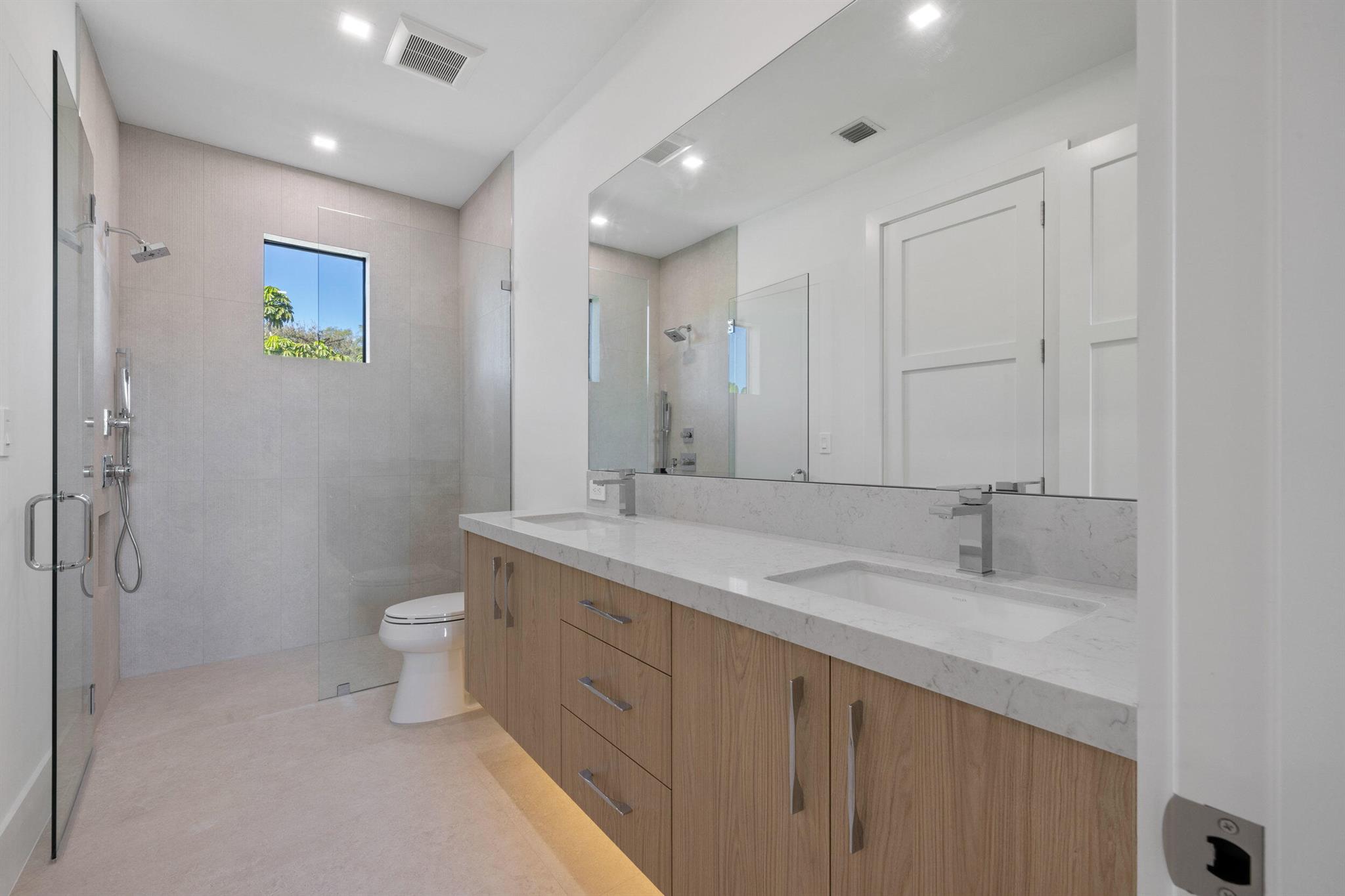 11721 Lake Shr Pl North Palm Beach, FL 33408