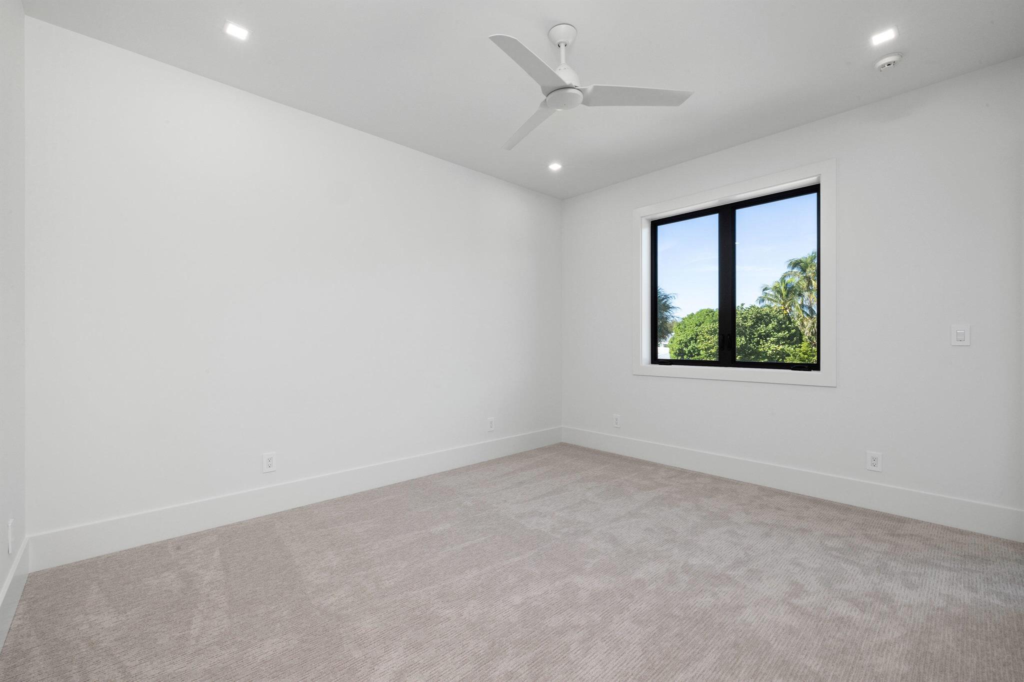 11721 Lake Shr Pl North Palm Beach, FL 33408