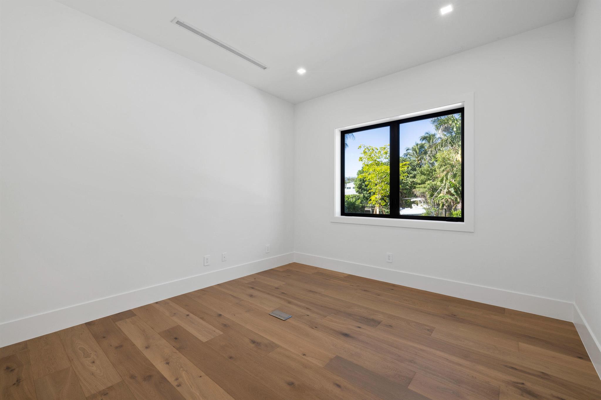 11721 Lake Shr Pl North Palm Beach, FL 33408