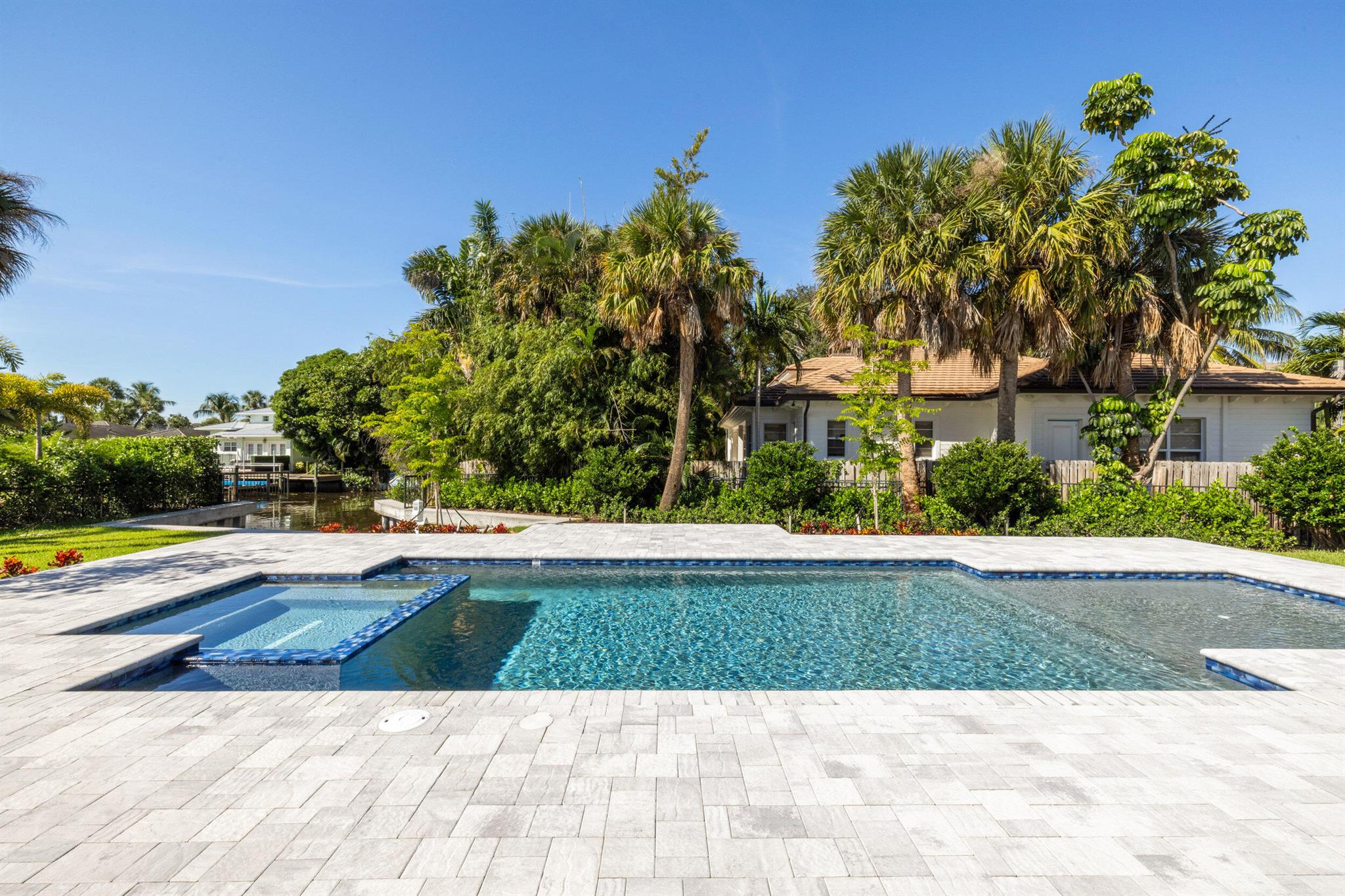 11721 Lake Shr Pl North Palm Beach, FL 33408