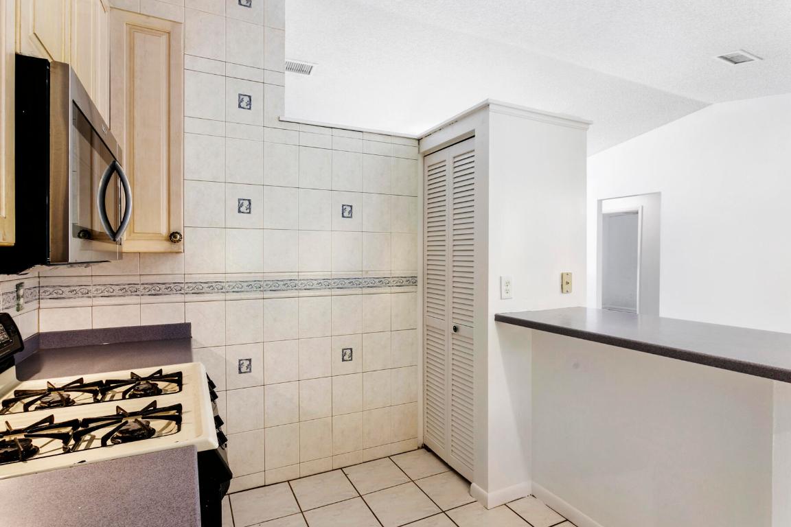 6075 Wolfe St Jupiter, FL 33458