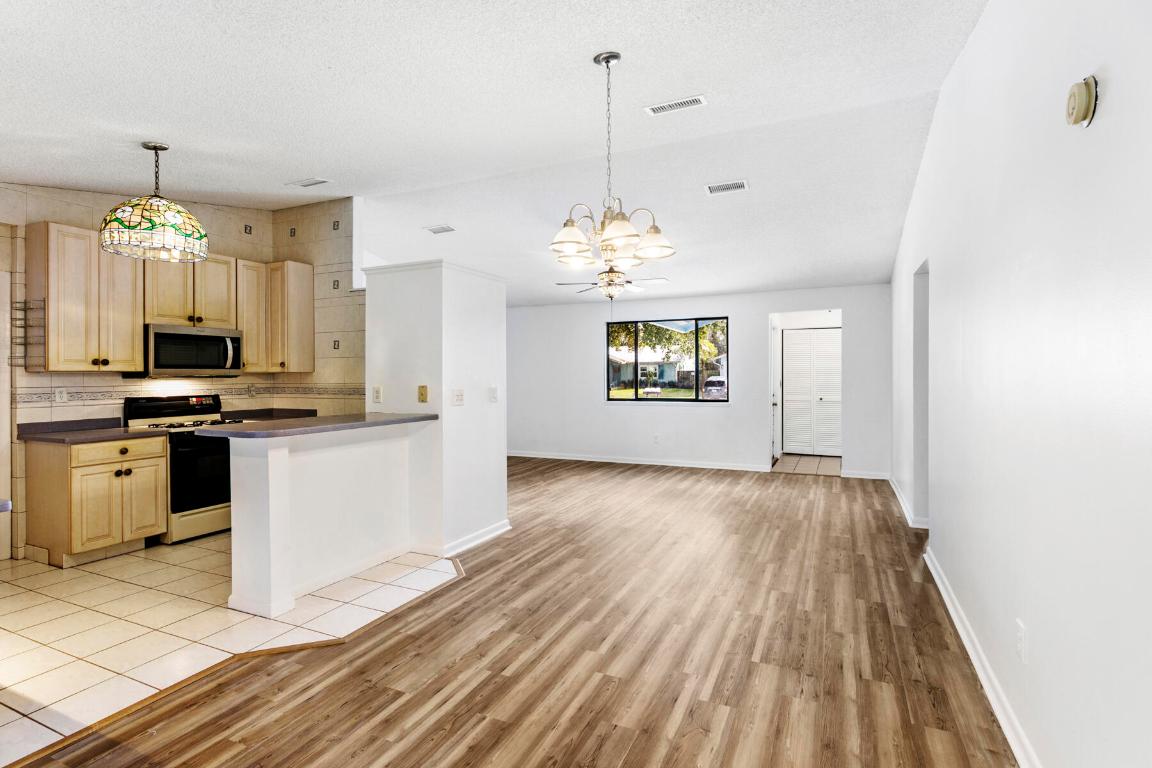 6075 Wolfe St Jupiter, FL 33458