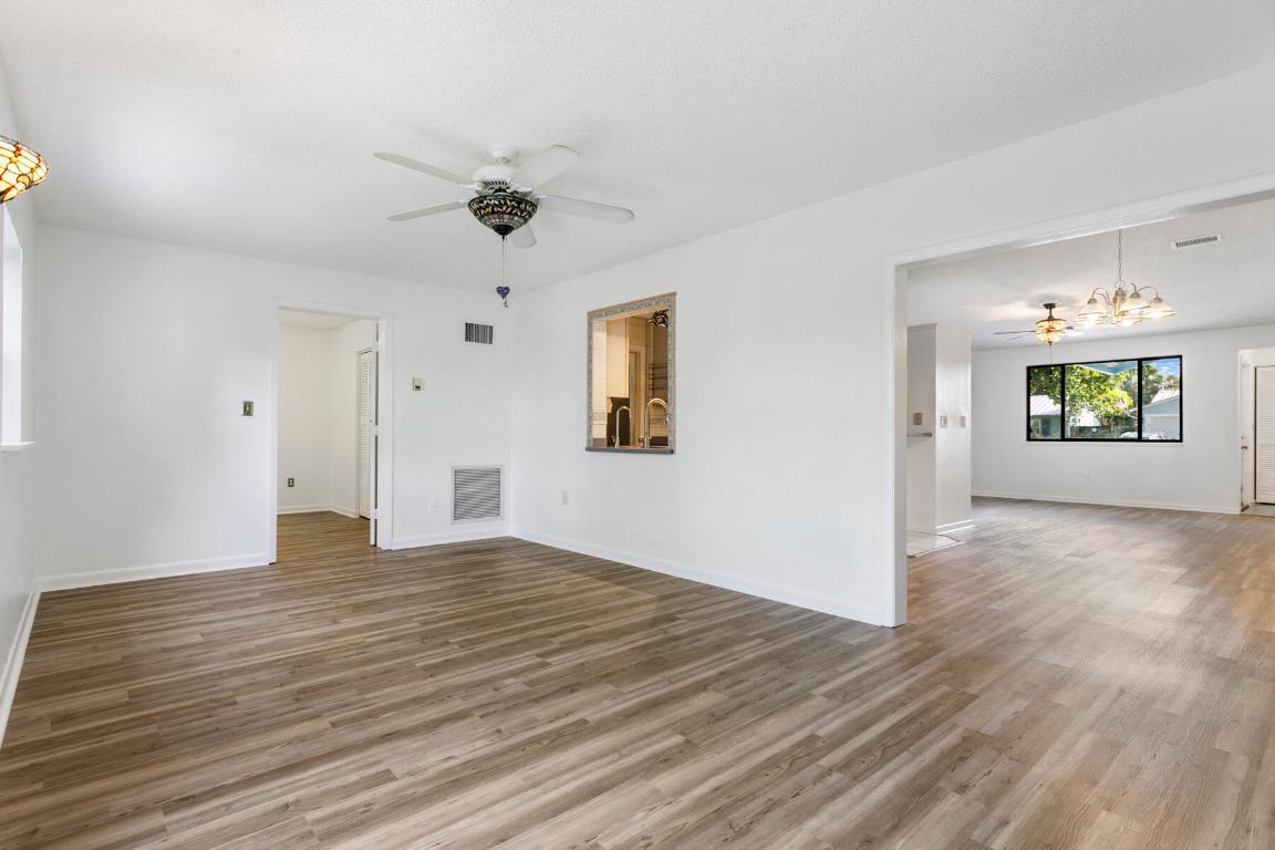 6075 Wolfe St Jupiter, FL 33458