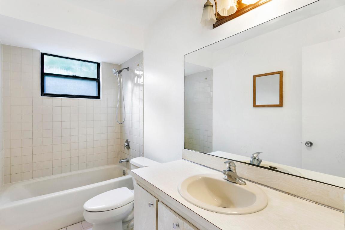 6075 Wolfe St Jupiter, FL 33458