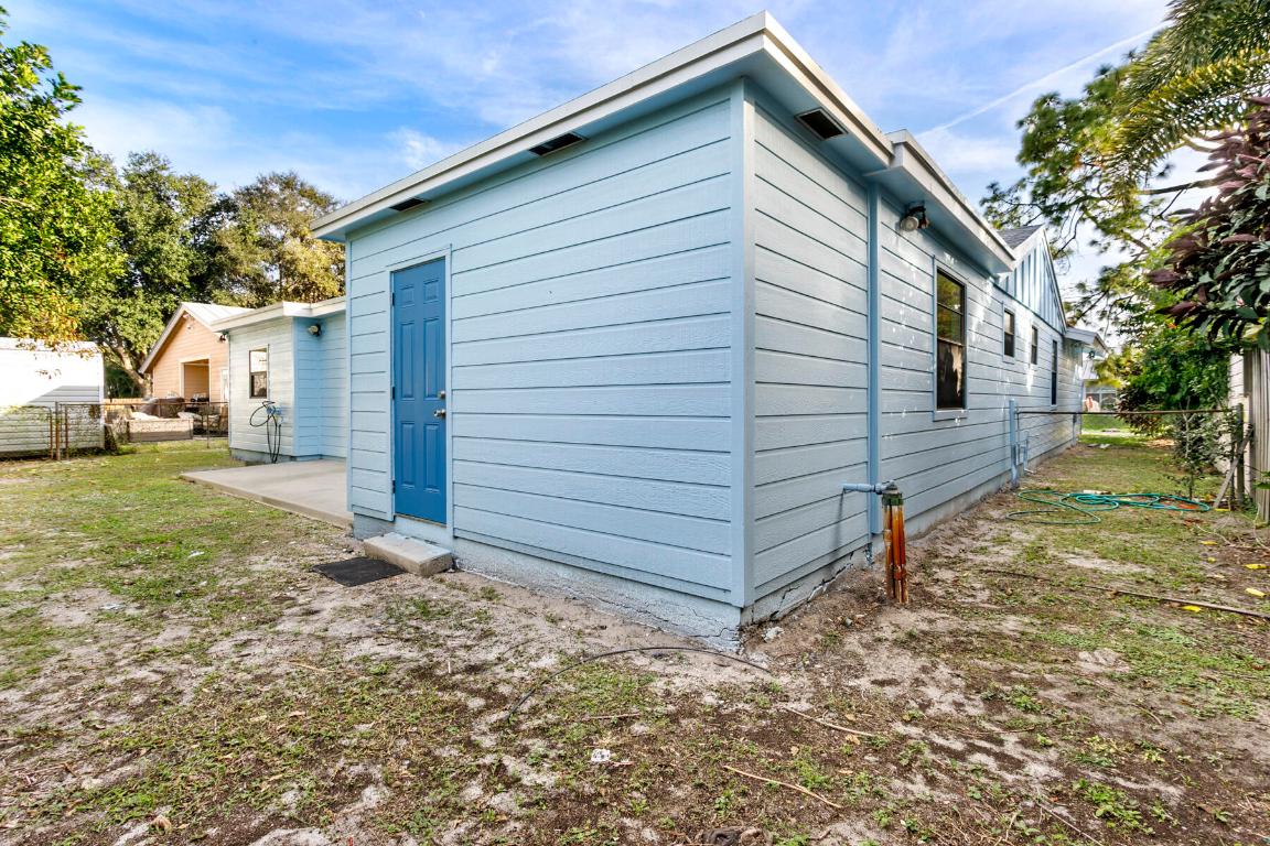 6075 Wolfe St Jupiter, FL 33458