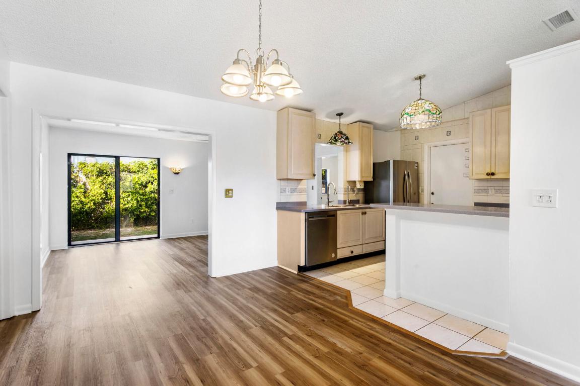 6075 Wolfe St Jupiter, FL 33458