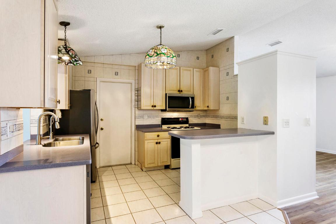 6075 Wolfe St Jupiter, FL 33458