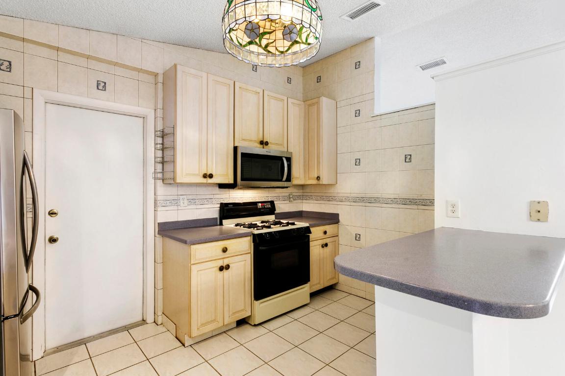 6075 Wolfe St Jupiter, FL 33458