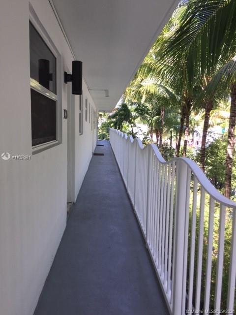 61 Collins Ave #303