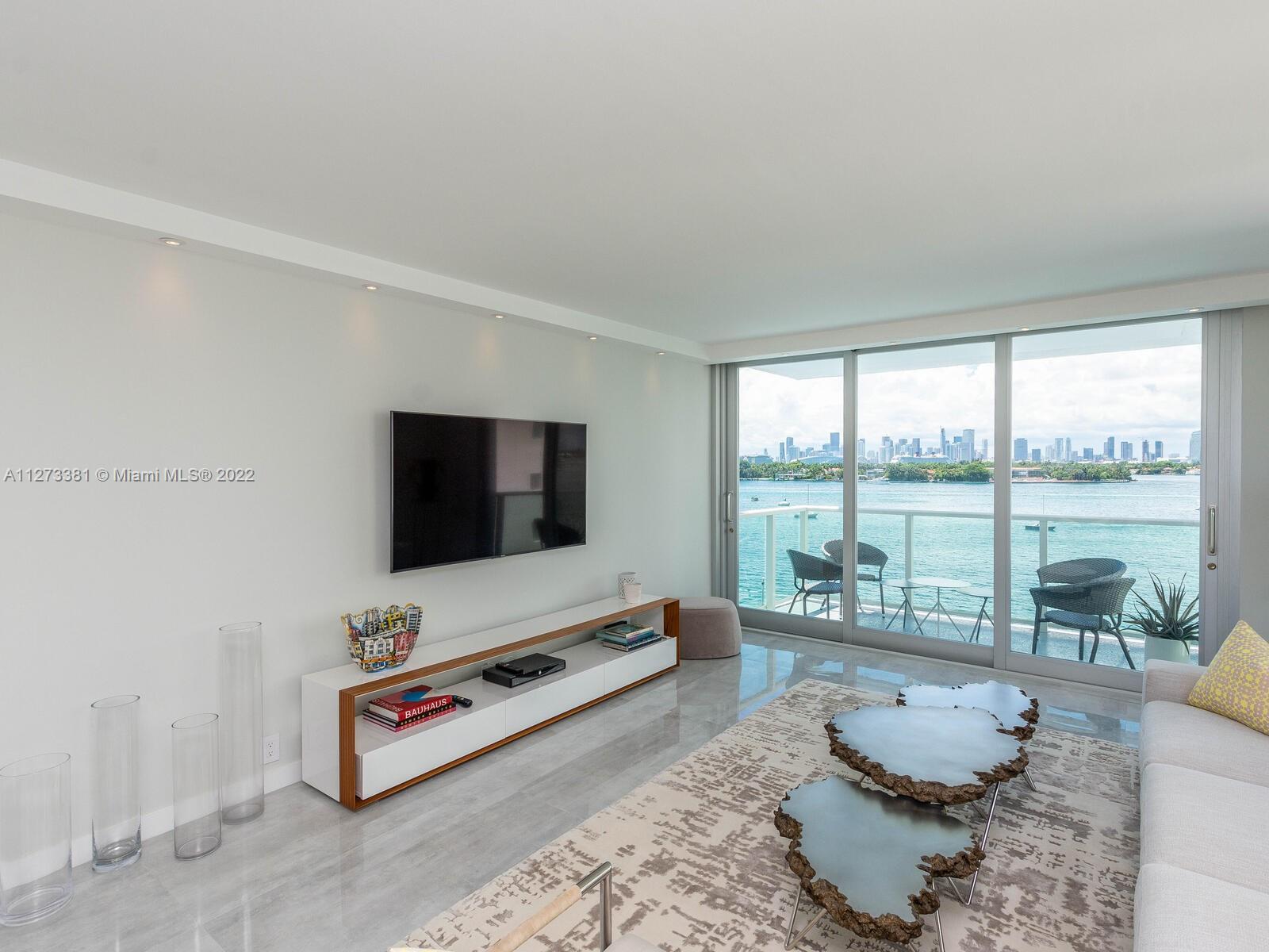1000 West Ave #611