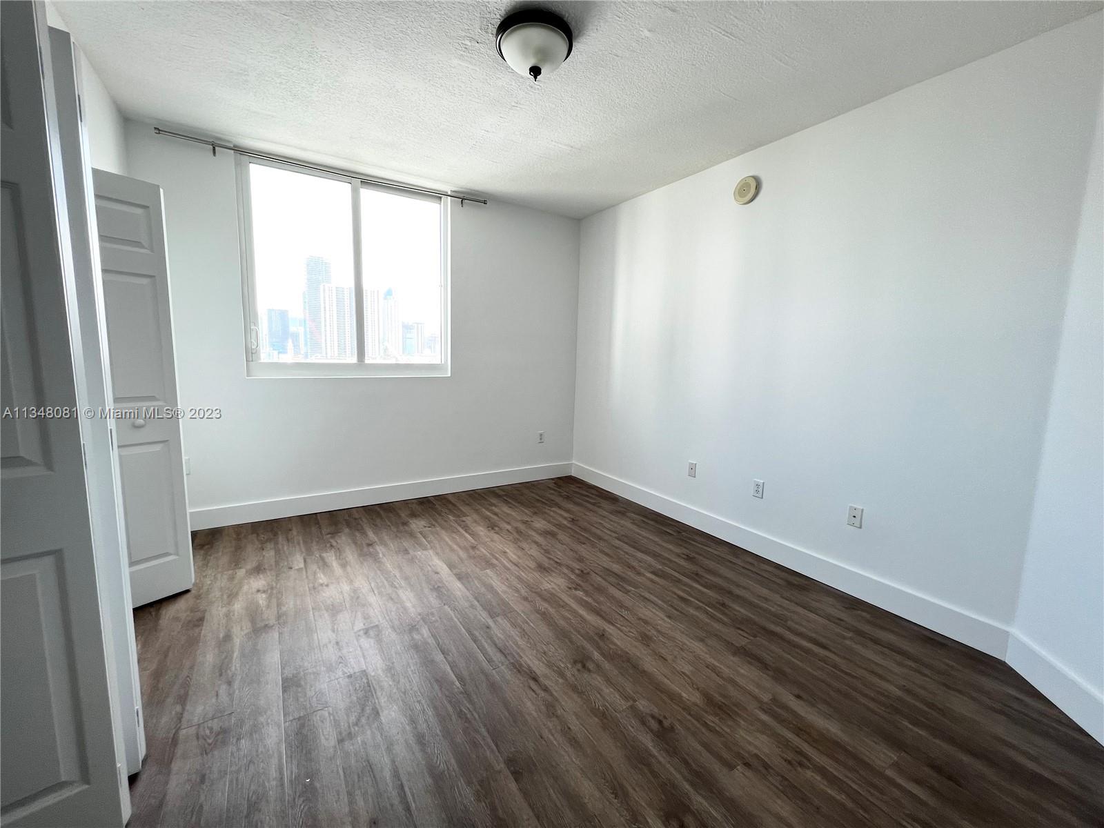 image 1800 Biscayne Plaza11