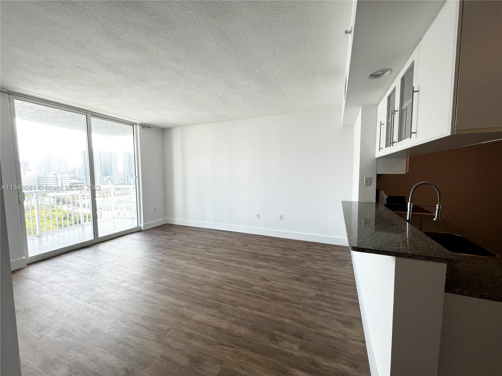 image 1800 Biscayne Plaza3