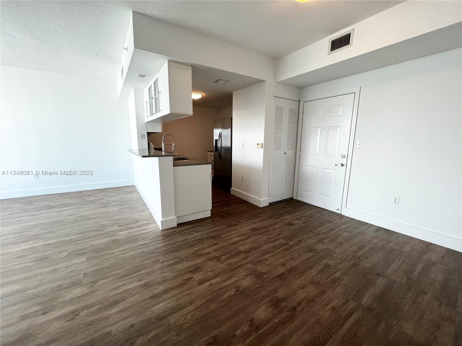 image 1800 Biscayne Plaza5