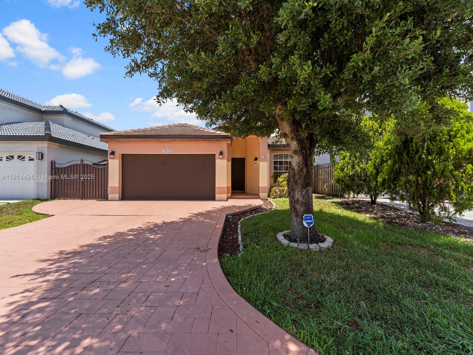 19847 NW 86th Ave,Hialeah, FL 33015