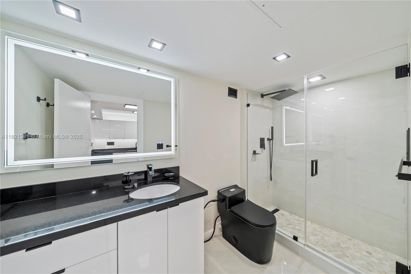 image Roney Palace Condo7