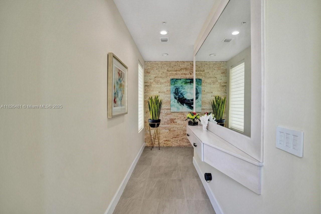 346 N Elm St #A-10 Hollywood, FL 33019