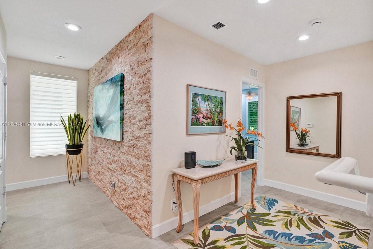 346 N Elm St #A-10 Hollywood, FL 33019