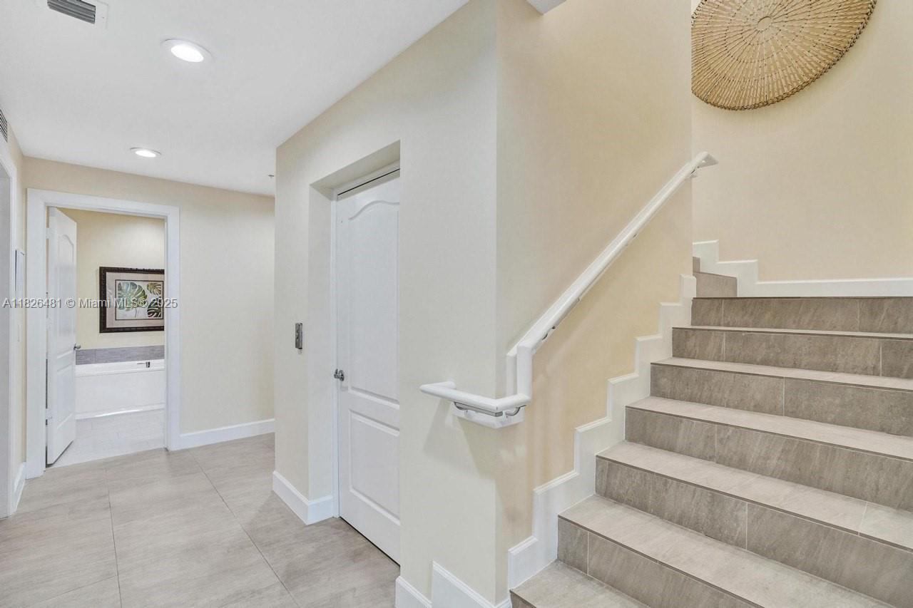 346 N Elm St #A-10 Hollywood, FL 33019