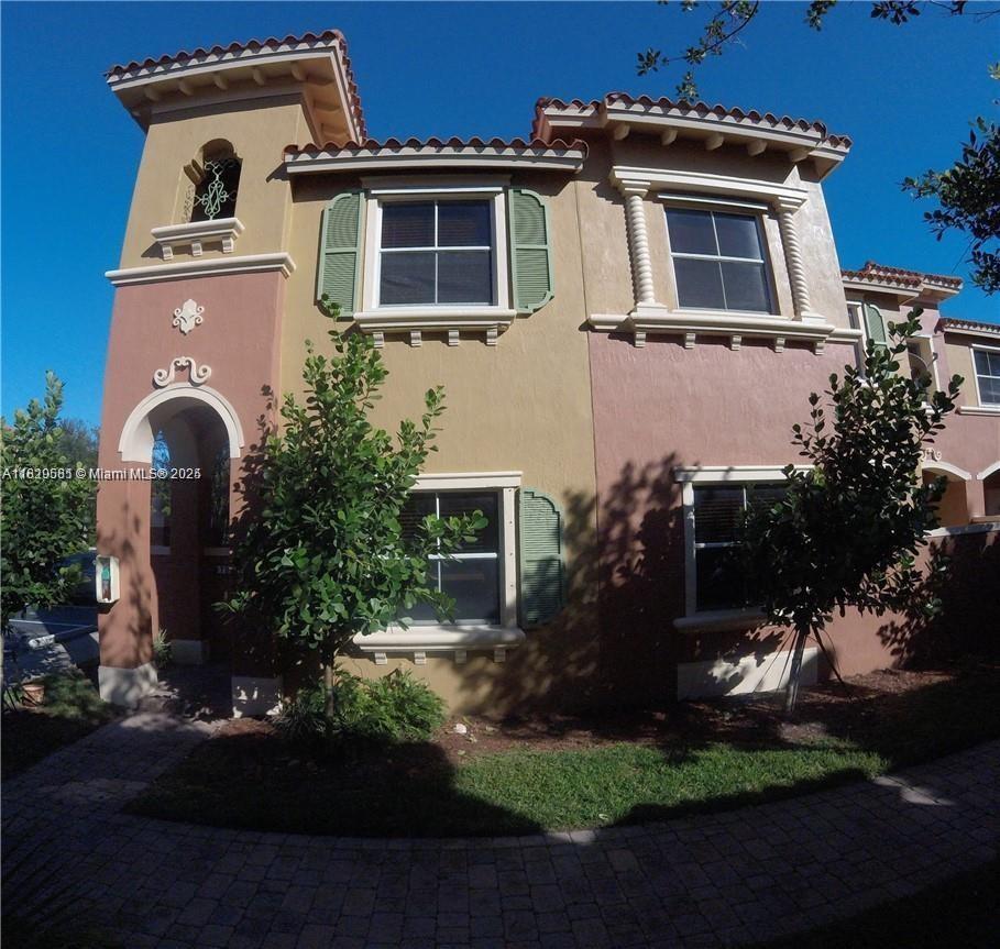 700 SW 106th Ave #2007