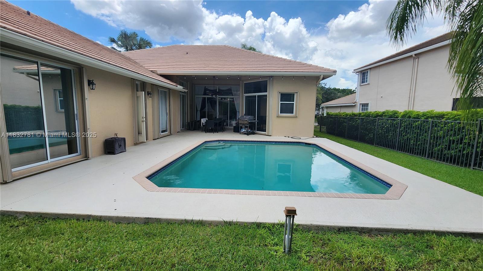 2610 E Oakbrook Ct #2610 Weston, FL 33332