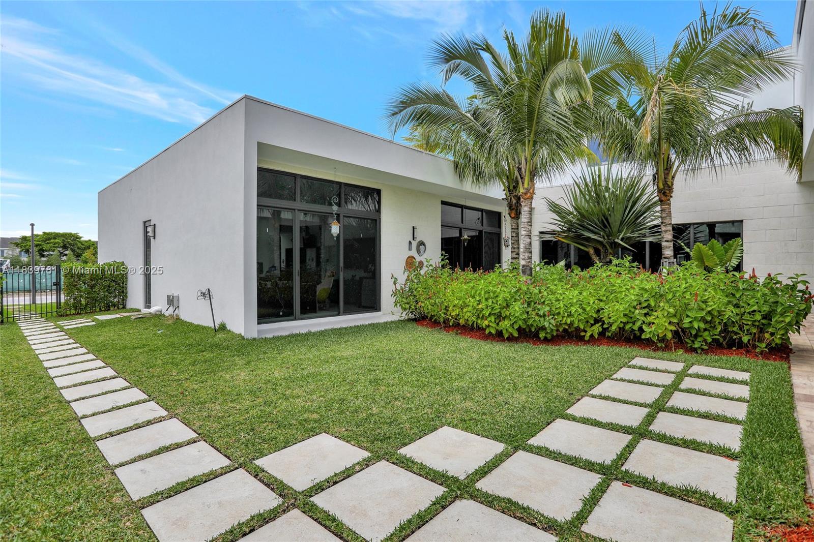 16709 Botaniko Dr N Weston, FL 33326