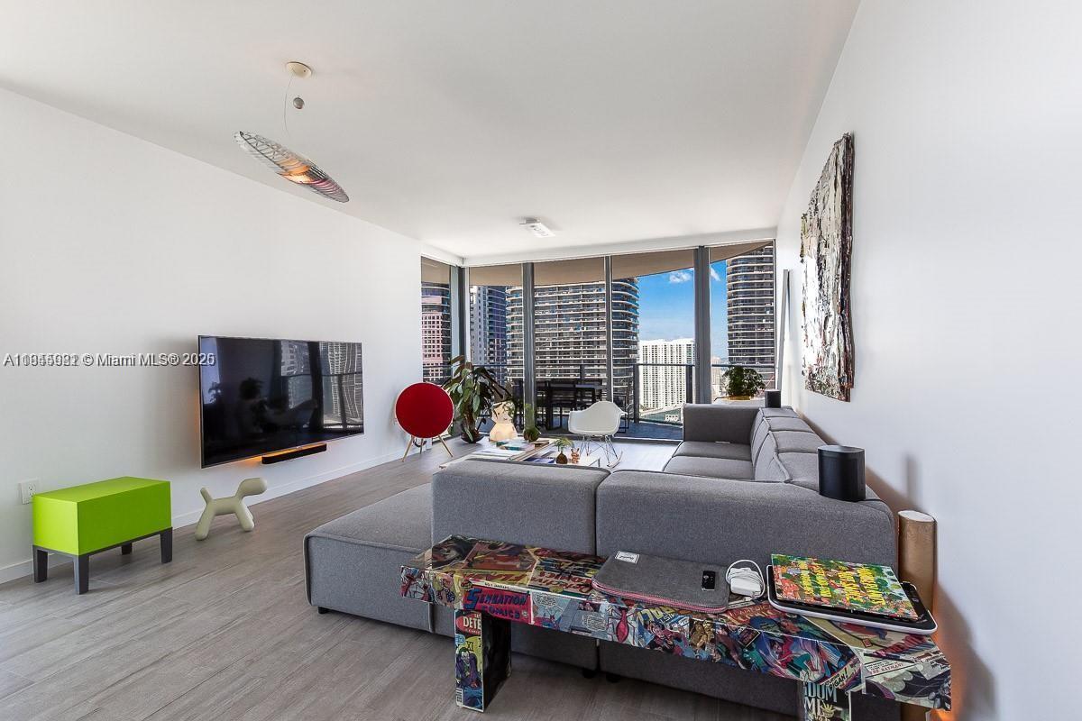 1000 Brickell Plz #3512