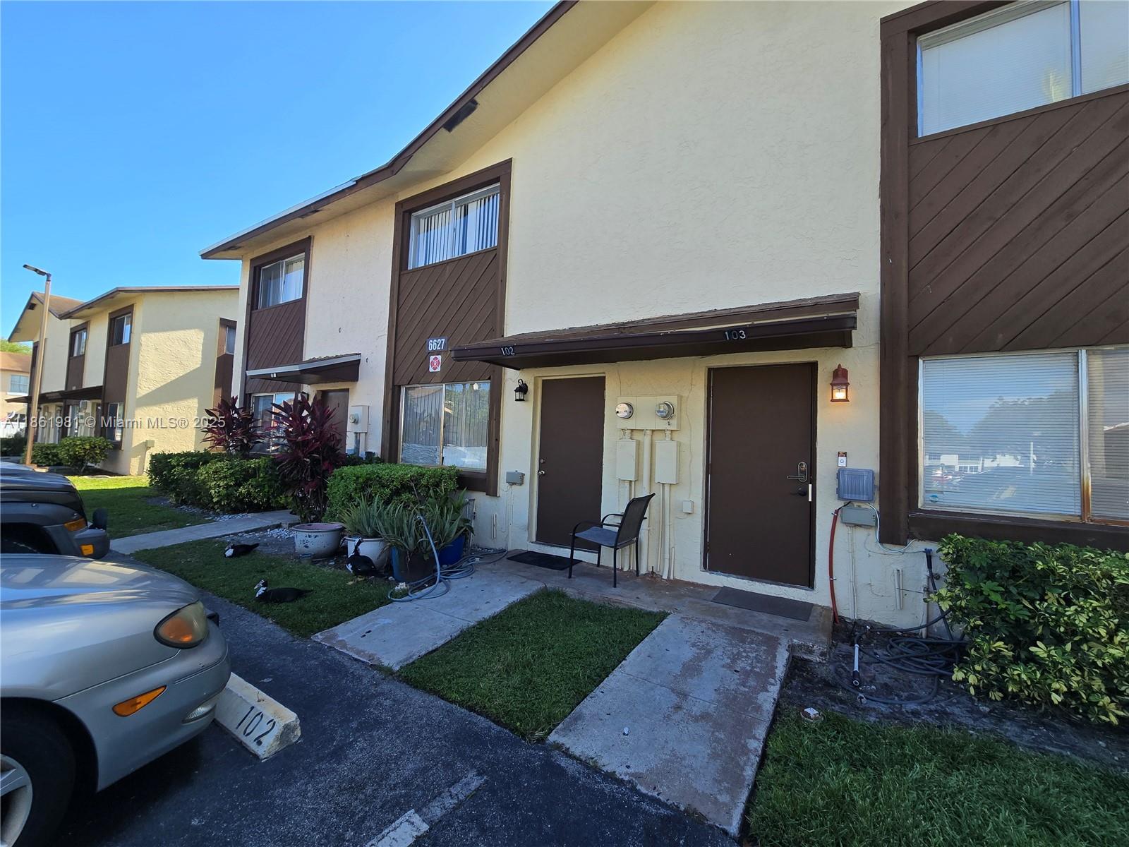 6627 Winfield Blvd #102-C