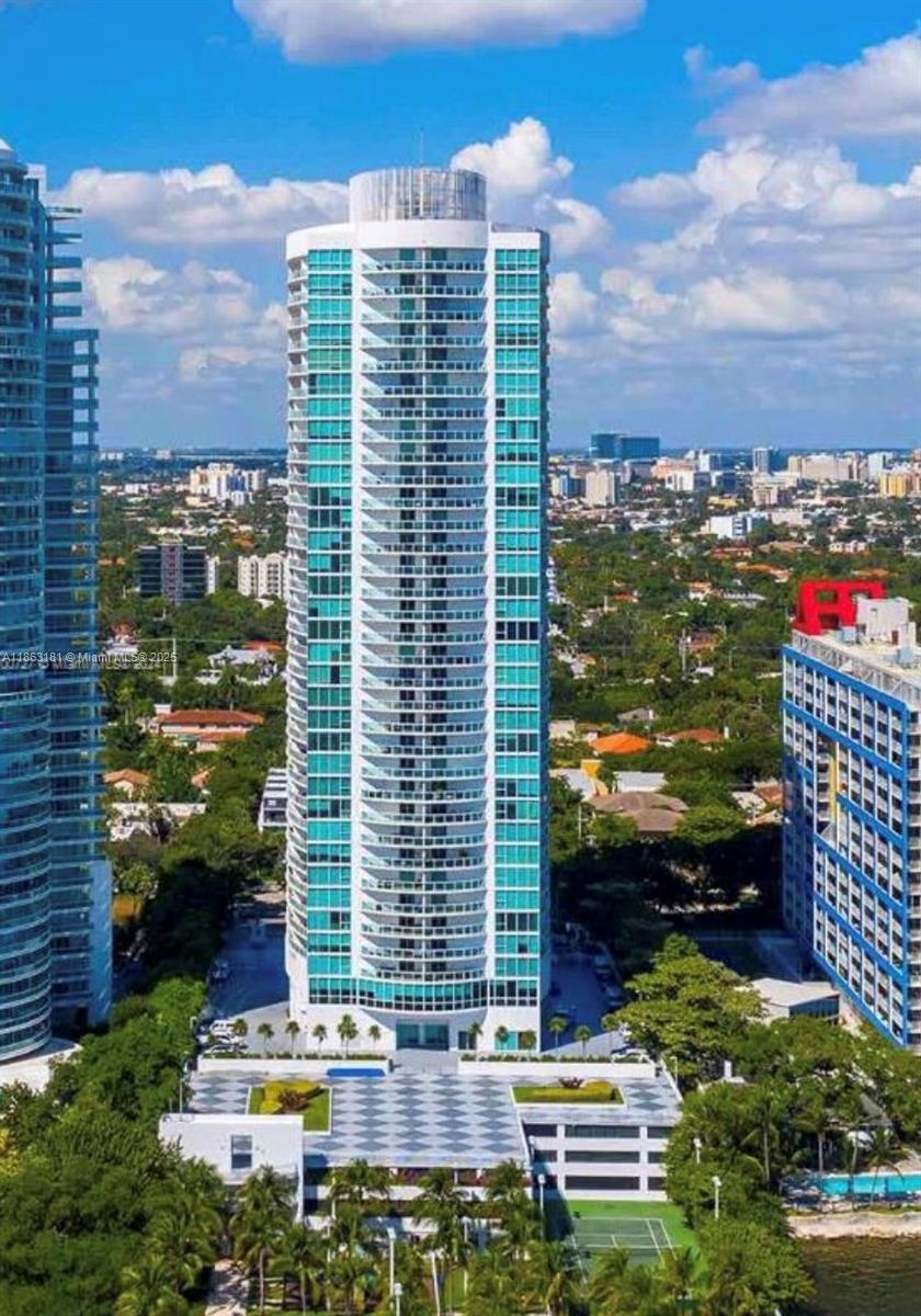 2101 Brickell Ave #905