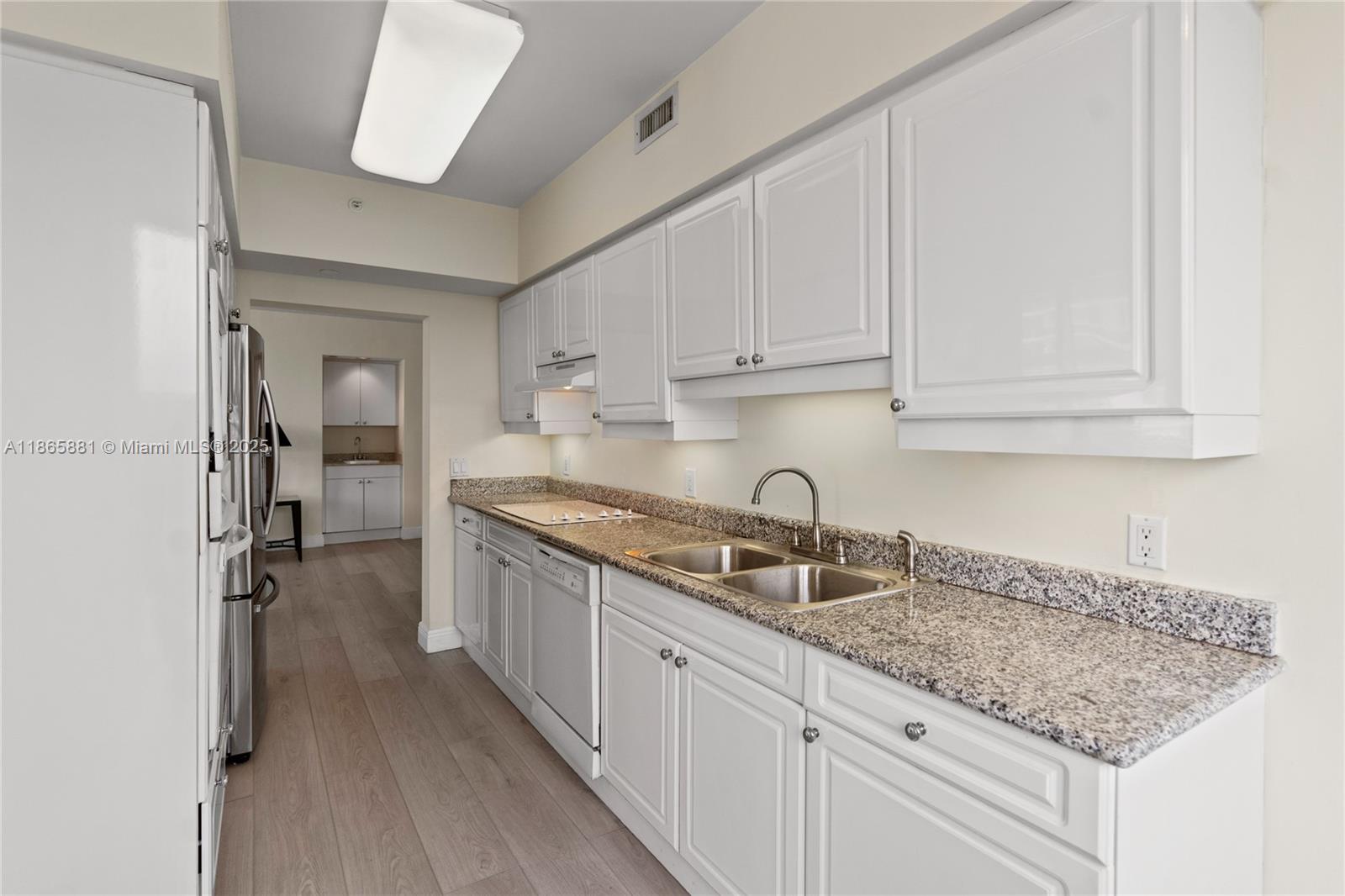 image Green Diamond Condo14