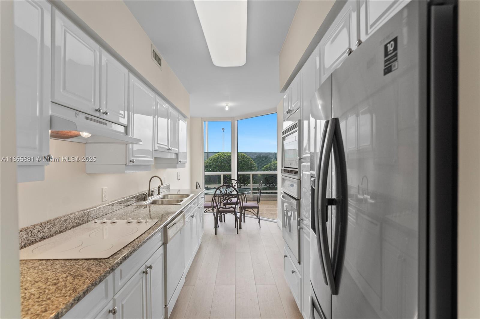 image Green Diamond Condo16