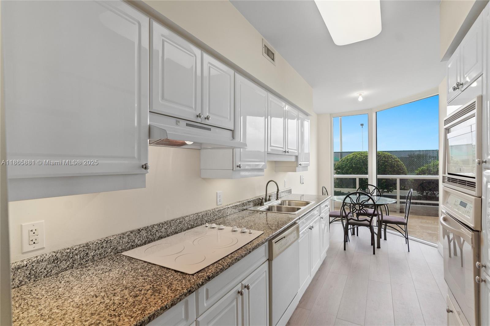 image Green Diamond Condo17