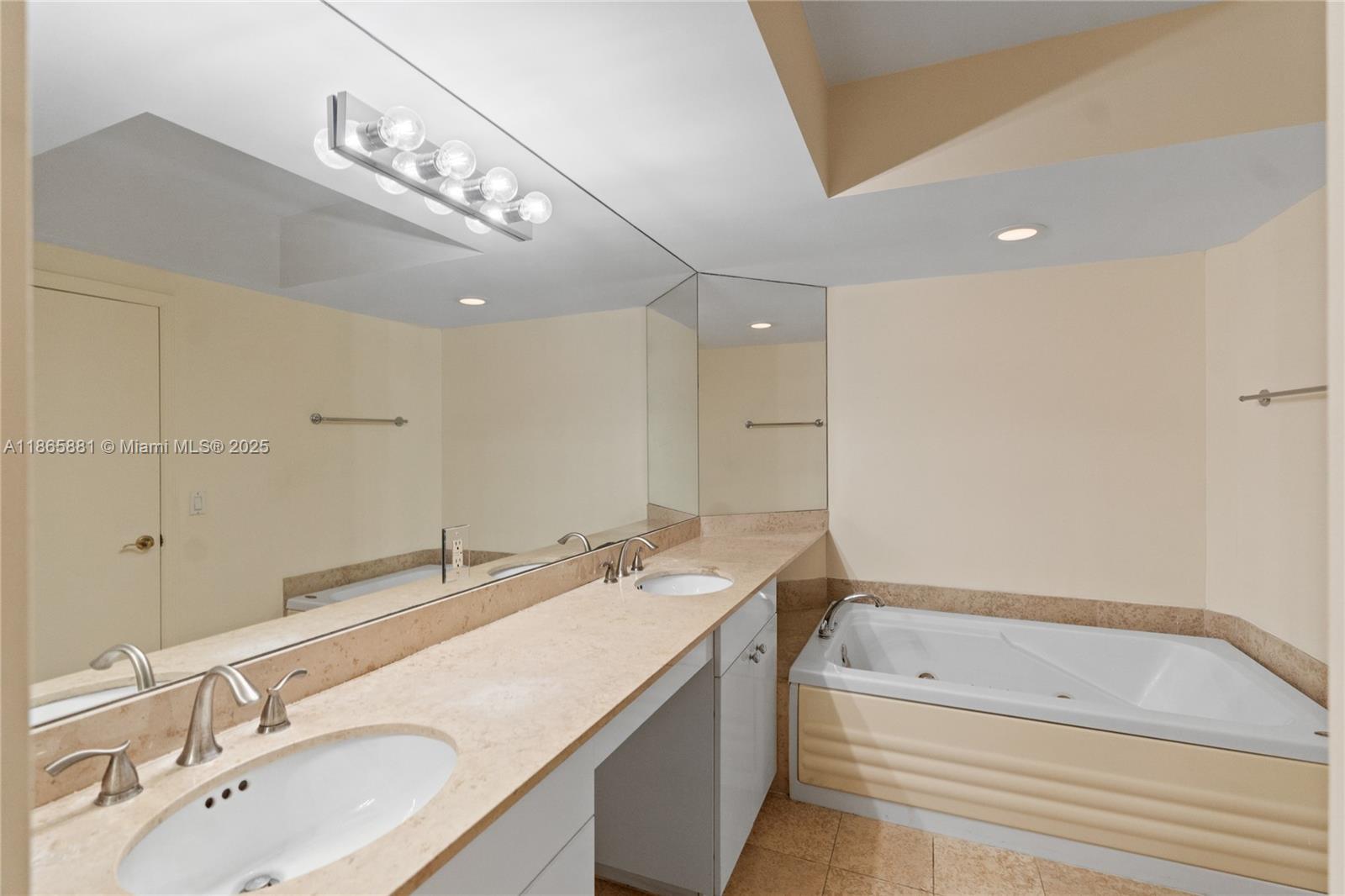 image Green Diamond Condo23