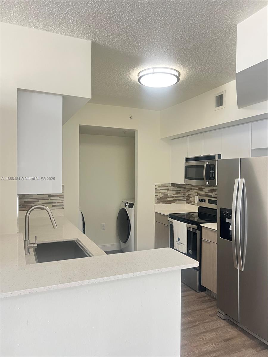 987 SW 37th Ave #1001